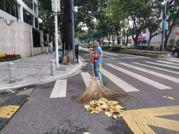 日均出动1200人，向假期坚守岗位的“城市美容师”致敬！
