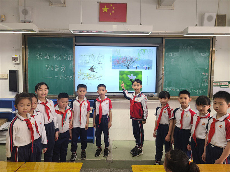 4.队员们分享“春天”的故事.jpg