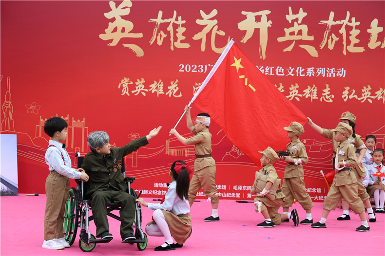 6.舞台剧《英雄花开》相片1.JPG