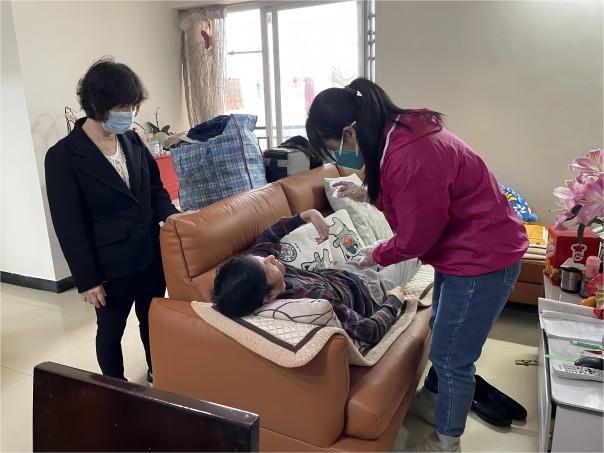 【配图1】越秀区残联组织为肢体残疾人开展上门评残服务(2).jpg