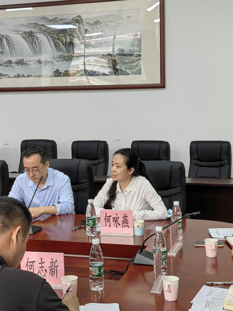 何咏燕督学主持并介绍帮扶情况.jpg
