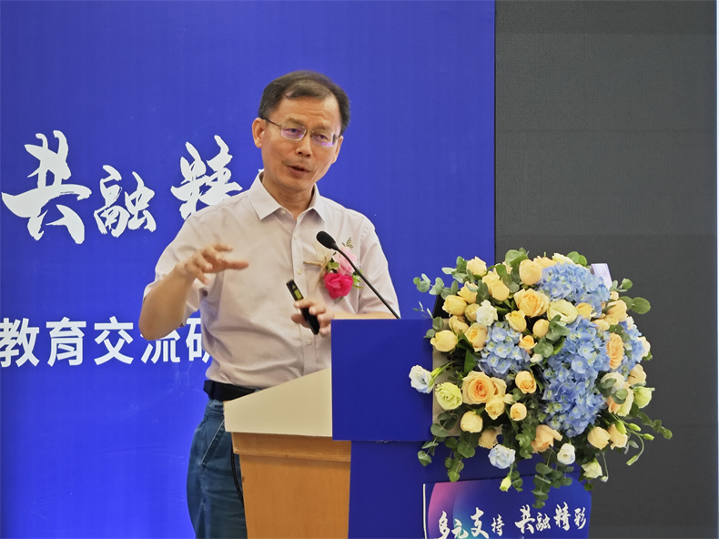 6.葛新斌教授讲座.jpg
