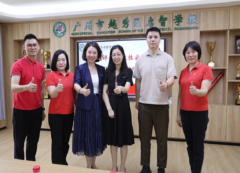 1、与会领导专家合影.jpg