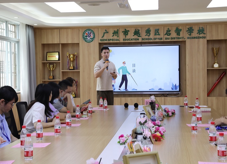 8、残疾人联合会业务科邹韬副科长宣导政策.jpg