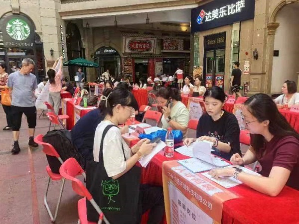 招聘会1.jpg